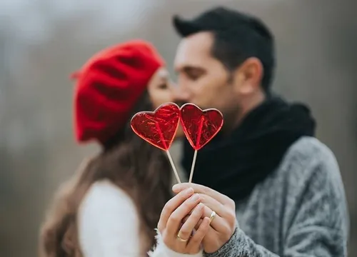 День Святого Валентина Картинки мужчина и женщина целуются