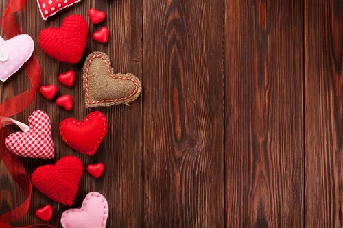 День Святого Валентина Картинки группа красных предметов в форме сердца