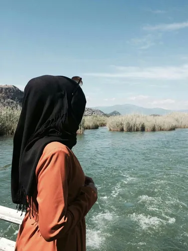 Исламские Девушек В Хиджабе Картинки человек на лодке