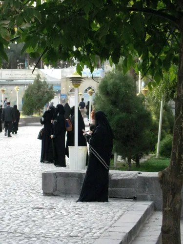 Исламские Девушек В Хиджабе Картинки группа людей в черных халатах