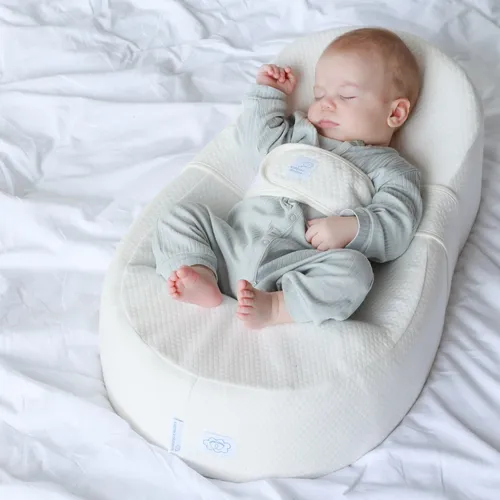 Для Новорожденных Картинки ребенок, лежащий на одеяле