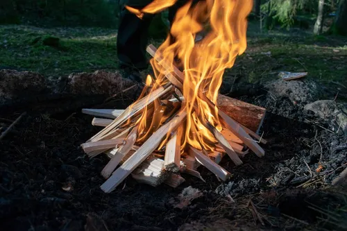 Огня Картинки дрова, горящие в земле