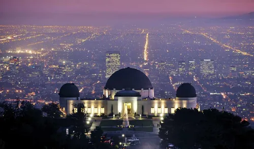 Los Angeles Обои на телефон большое здание с большим куполом и городом на заднем плане