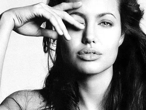 Анджелина Джоли Обои на телефон женщина, держащая голову