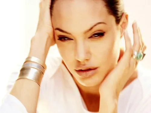 Анджелина Джоли Обои на телефон человек с руками на голове