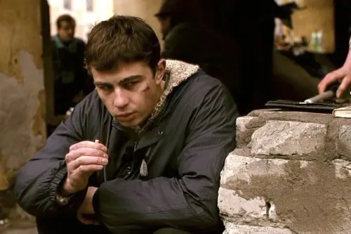 Сергей Бодров-младший, Брат Обои на телефон человек, сидящий за столом