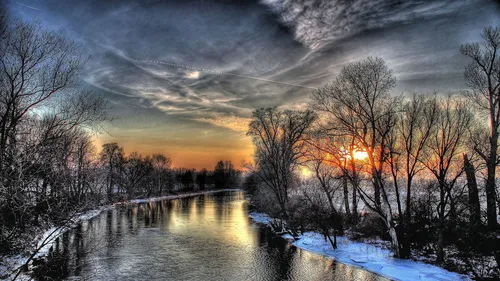 Картинки Зима Обои на телефон река со снегом и деревьями по бокам
