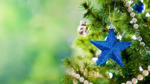 Новогодние Hd Обои на телефон голубая звезда на дереве