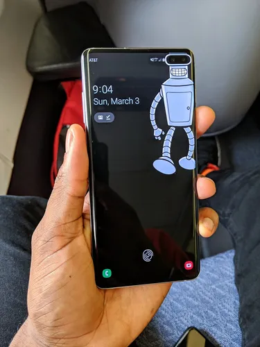 Samsung S10 Обои на телефон рука, держащая мобильный телефон