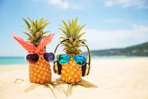 Ананасики Обои на телефон ананас в солнцезащитных очках на пляже