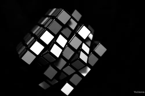 Кубик Рубика Обои на телефон черно-белое изображение круглого объекта на черном фоне
