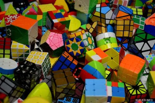 Кубик Рубика Обои на телефон группа разноцветных зонтов