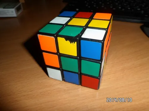 Кубик Рубика Обои на телефон кубик рубика на столе