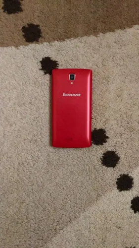 Леново А2010 Обои на телефон красный сотовый телефон на белой поверхности