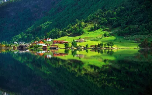 Природа Зелень Обои на телефон озеро с домом и деревьями