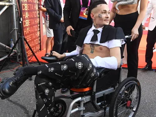 Моргенштерна Фото человек в инвалидном кресле