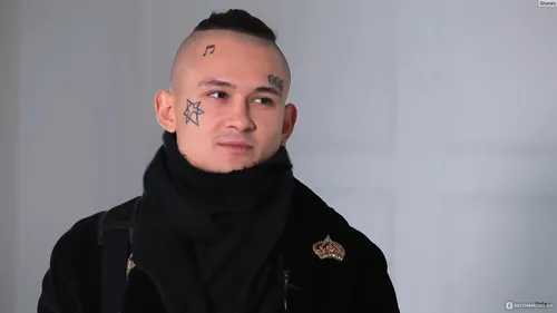 Моргенштерна Фото мужчина с татуировкой на шее