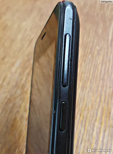 Теле2 Мини Обои на телефон черная ручка на деревянной поверхности
