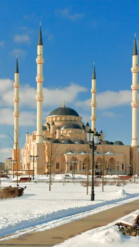 Чечня Обои на телефон здание с башнями и куполом