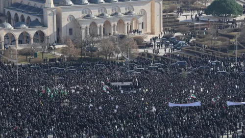 Чечня Обои на телефон большая толпа людей перед зданием