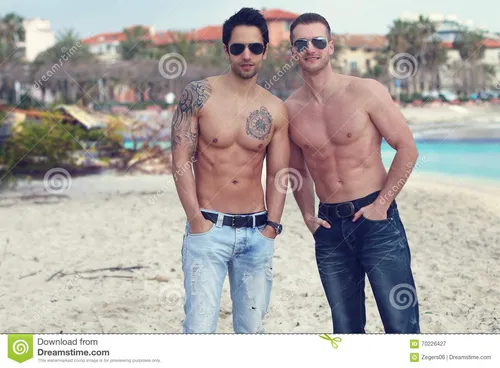 Парня Фото двое мужчин, стоящих на пляже