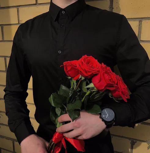 Парня Фото человек, держащий букет красных роз