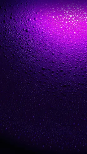Пурпурные Обои на телефон много капель воды на черном фоне