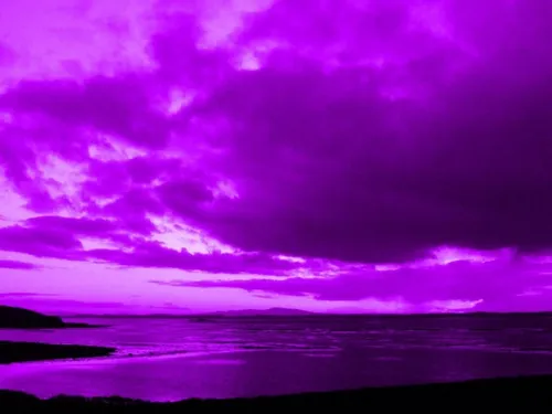 Пурпурные Обои на телефон водоем с облачным небом над ним