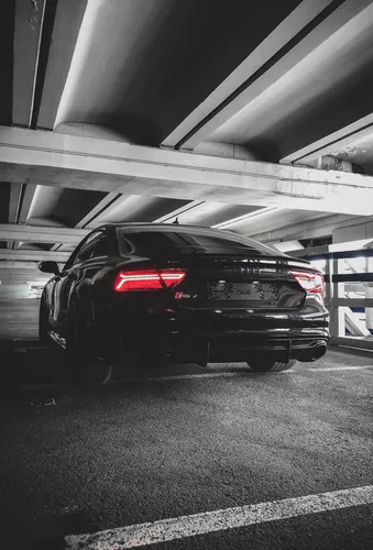 Audi Rs7 Обои на телефон черный автомобиль, припаркованный в гараже