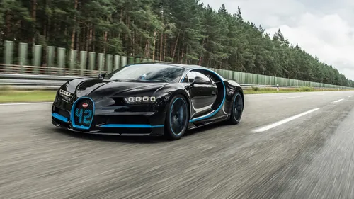 Bugatti Chiron Обои на телефон гоночный автомобиль на трассе