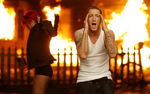 Эминем, Eminem Обои на телефон человек с руками на лице и человек с огнем за спиной