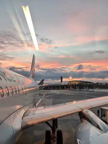 Эстетика Фото самолет с реактивным самолетом на заднем плане