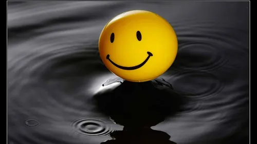Веселый Роджер Обои на телефон желтая резиновая утка, плавающая в воде