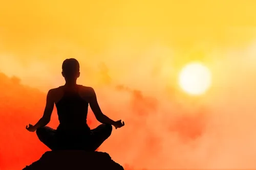Йога Обои на телефон человек, медитирующий на закате