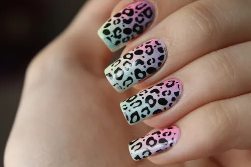 Леопардовый Принт Обои на телефон рука с нарисованными ногтями