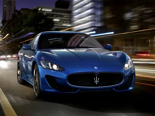 Мазерати Обои на телефон синий спортивный автомобиль, движущийся по дороге