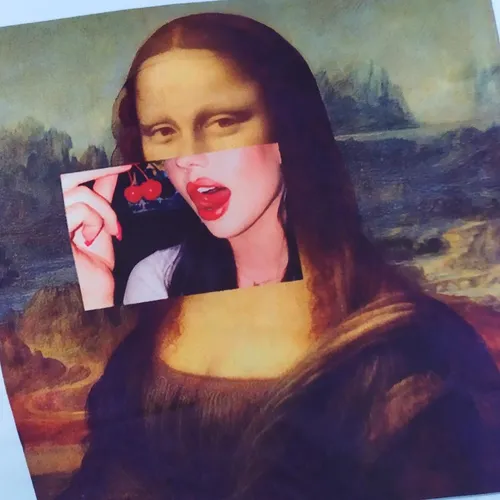 Мона Лиза Обои на телефон человек, держащий телефон