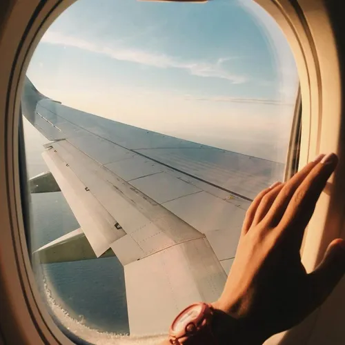 Инстаграм На Аву Фото рука человека на окне самолета