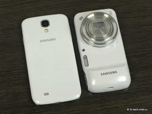 Samsung Galaxy S4 Mini Обои на телефон пара белых сотовых телефонов