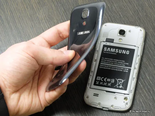 Samsung Galaxy S4 Mini Обои на телефон человек, держащий сотовый телефон