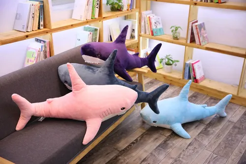 Акула Из Икеи Обои на телефон группа чучел животных на столе