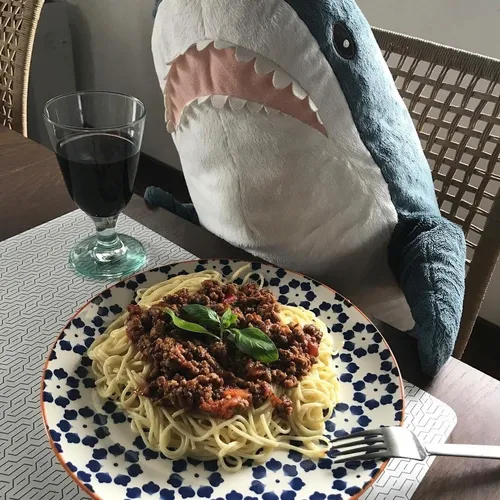 Акула Из Икеи Обои на телефон тарелка с едой и бокал вина