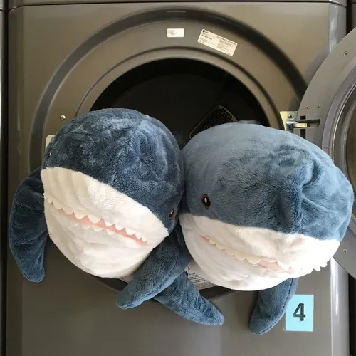 Акула Из Икеи Обои на телефон пара голубых чучел в стиральной машине