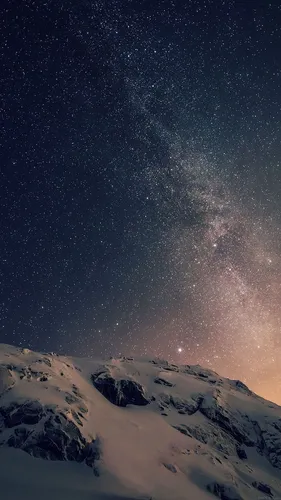 Аниме Зима Обои на телефон снежная гора со звездным небом над ней