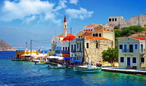 Греция Обои на телефон водоем с лодками и зданиями вдоль него