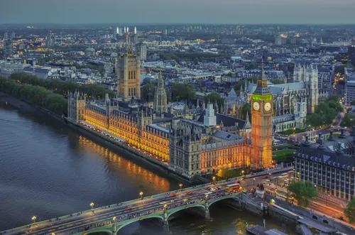 Лондон Обои на телефон большое здание с Вестминстерским дворцом над рекой на фоне города