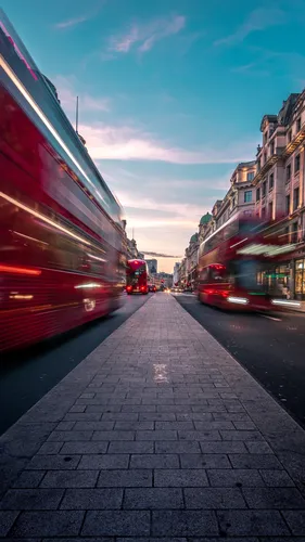 Лондон Обои на телефон улица с автобусами на ней
