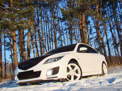 Мазда Обои на телефон белый автомобиль, припаркованный в снегу