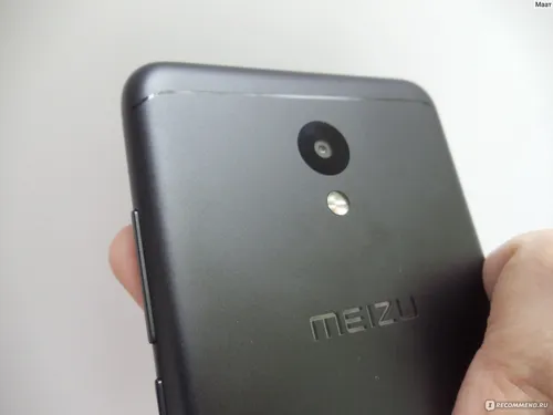 Мейзу М6 Обои на телефон рука, держащая черный сотовый телефон
