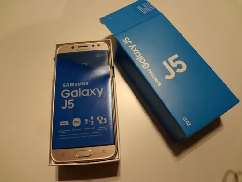Самсунг J5 Обои на телефон мобильный телефон и коробка